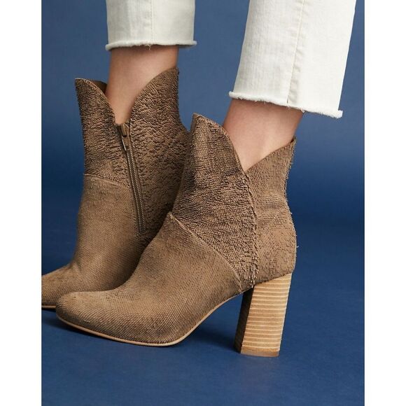 ANTHROPOLOGIE BOOTIES TAUPE SUEDE ANKLE BOOT NEW NIB 7 SEYCHELLES SHOES TEXTURED - Picture 1 of 7